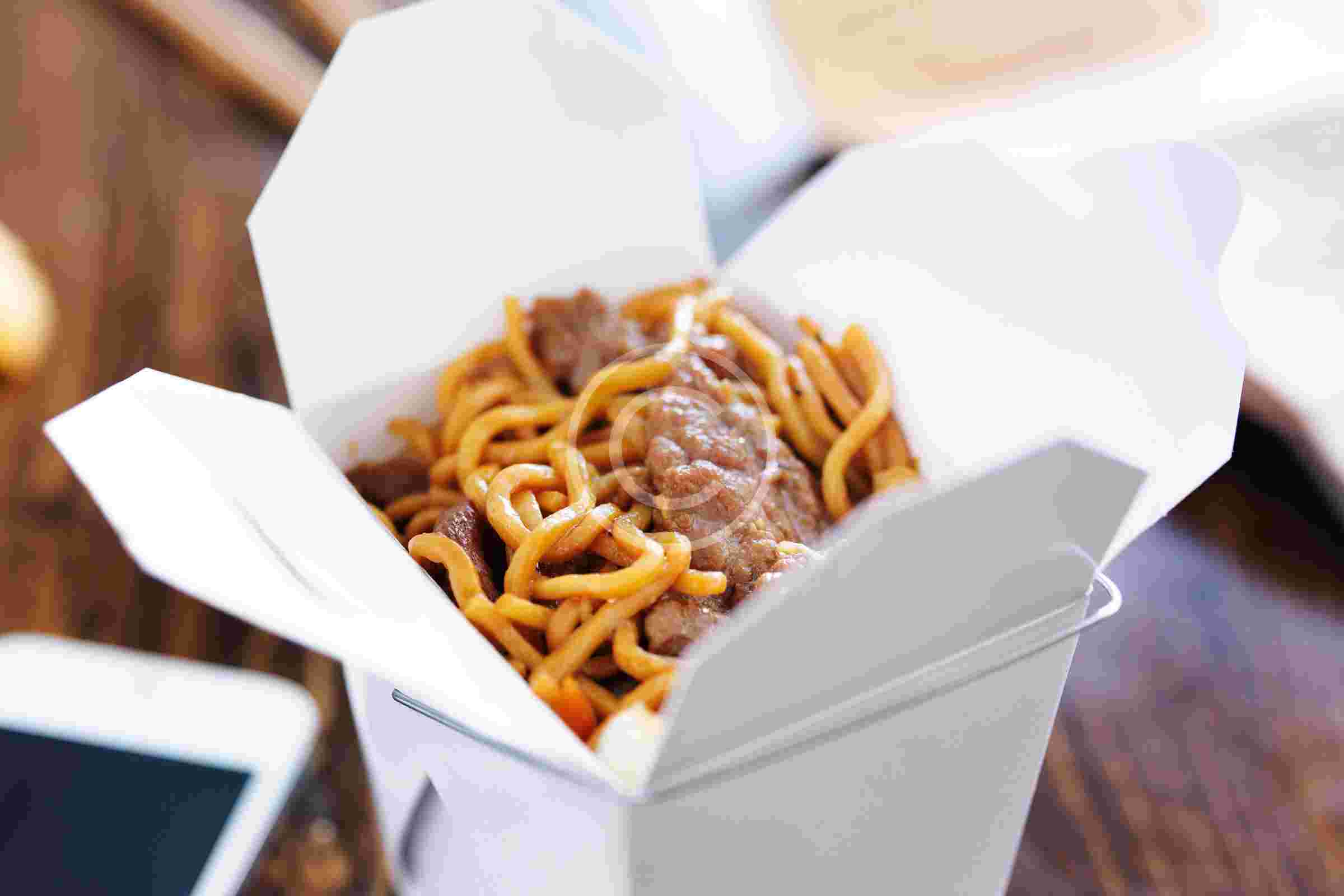 Реклама лапши. Вок лапша в коробке. Китайская еда в коробочках. Реклама китайской лапши. Лапша вок реклама.